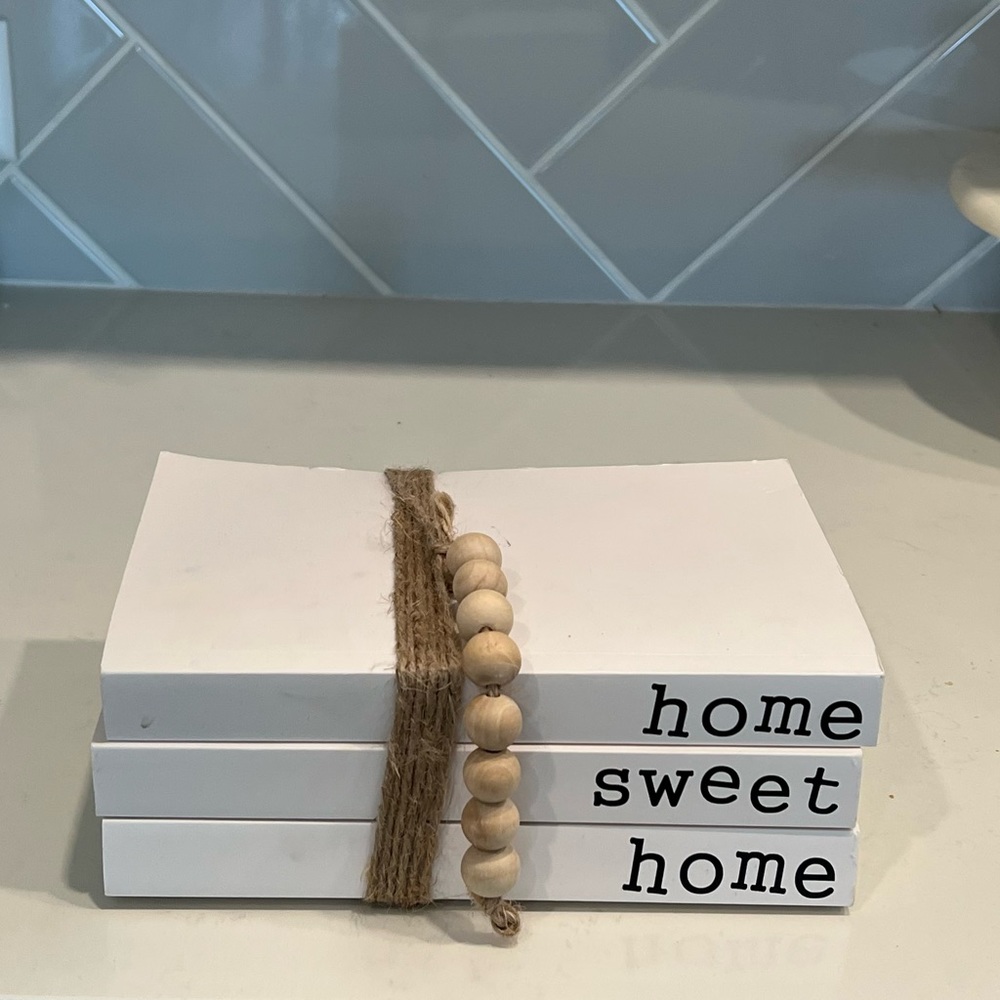 Decorative book stack - Picture 2 of 2